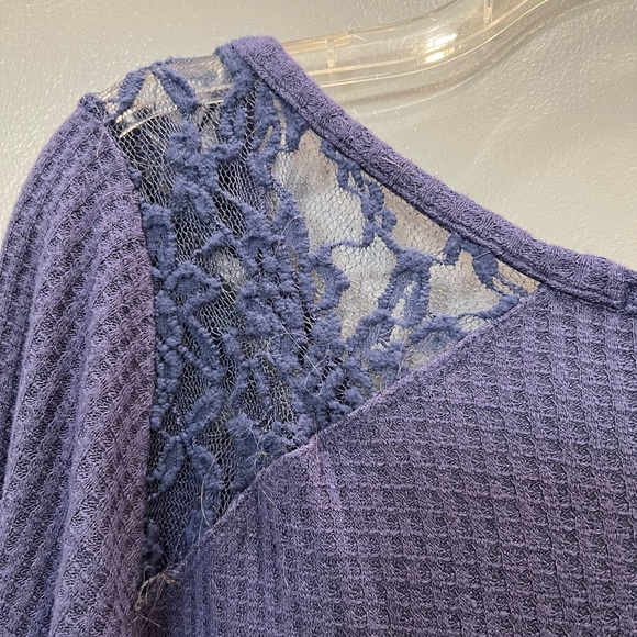 Women's Waffle Knit Blouse with Lace Design - Picture 6 of 6